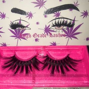 “Stone Girl” Natural Mink Eyelashes